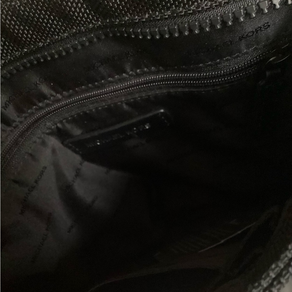 Men’s MICHAEL KORS Travis Messenger Bag black nylon crossbody - Picture 12 of 15